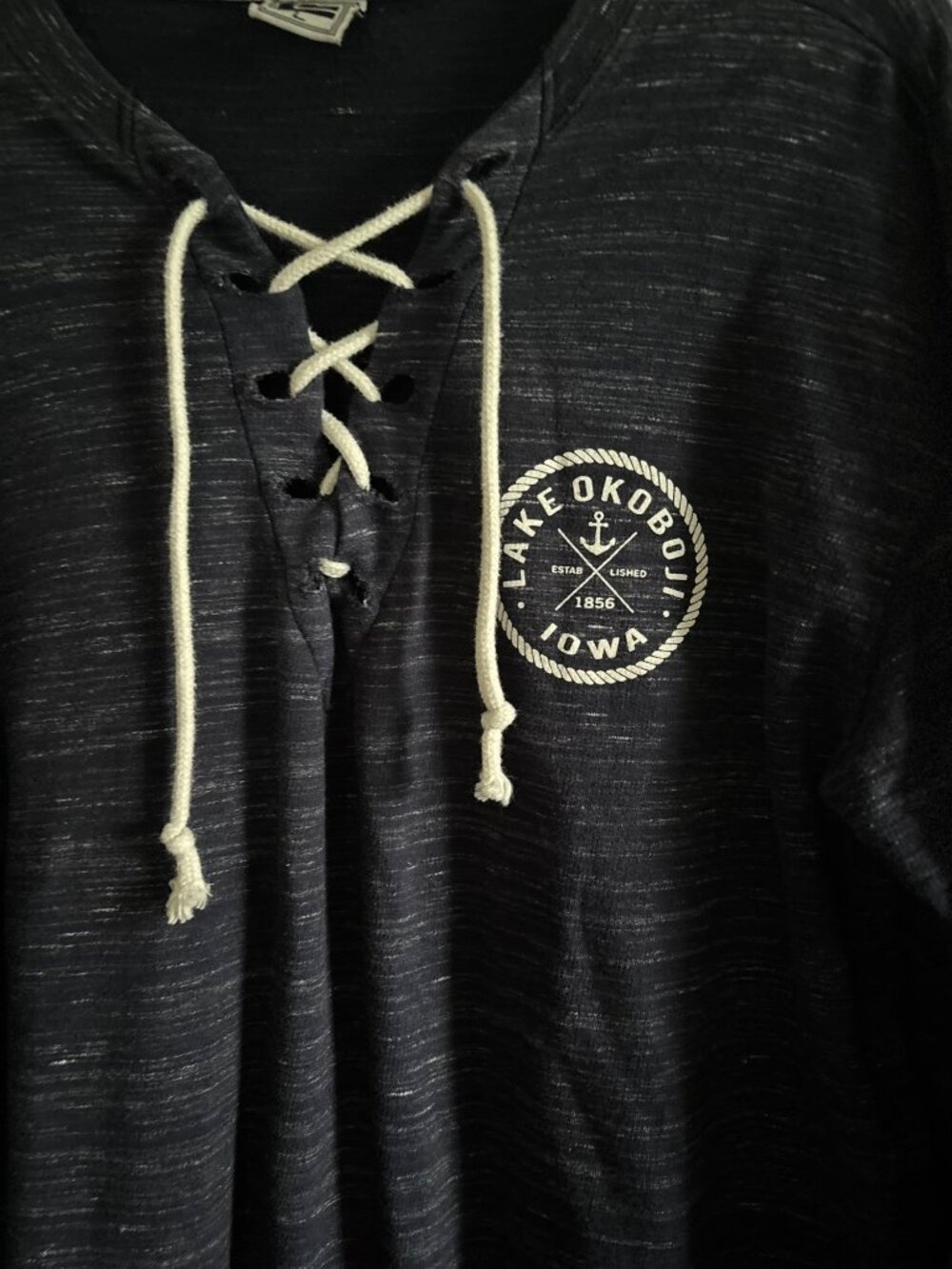 LE Lake Okoboji Iowa Nostalgic Beach Navy Fleece Slipover Size Large - Picture 4 of 9